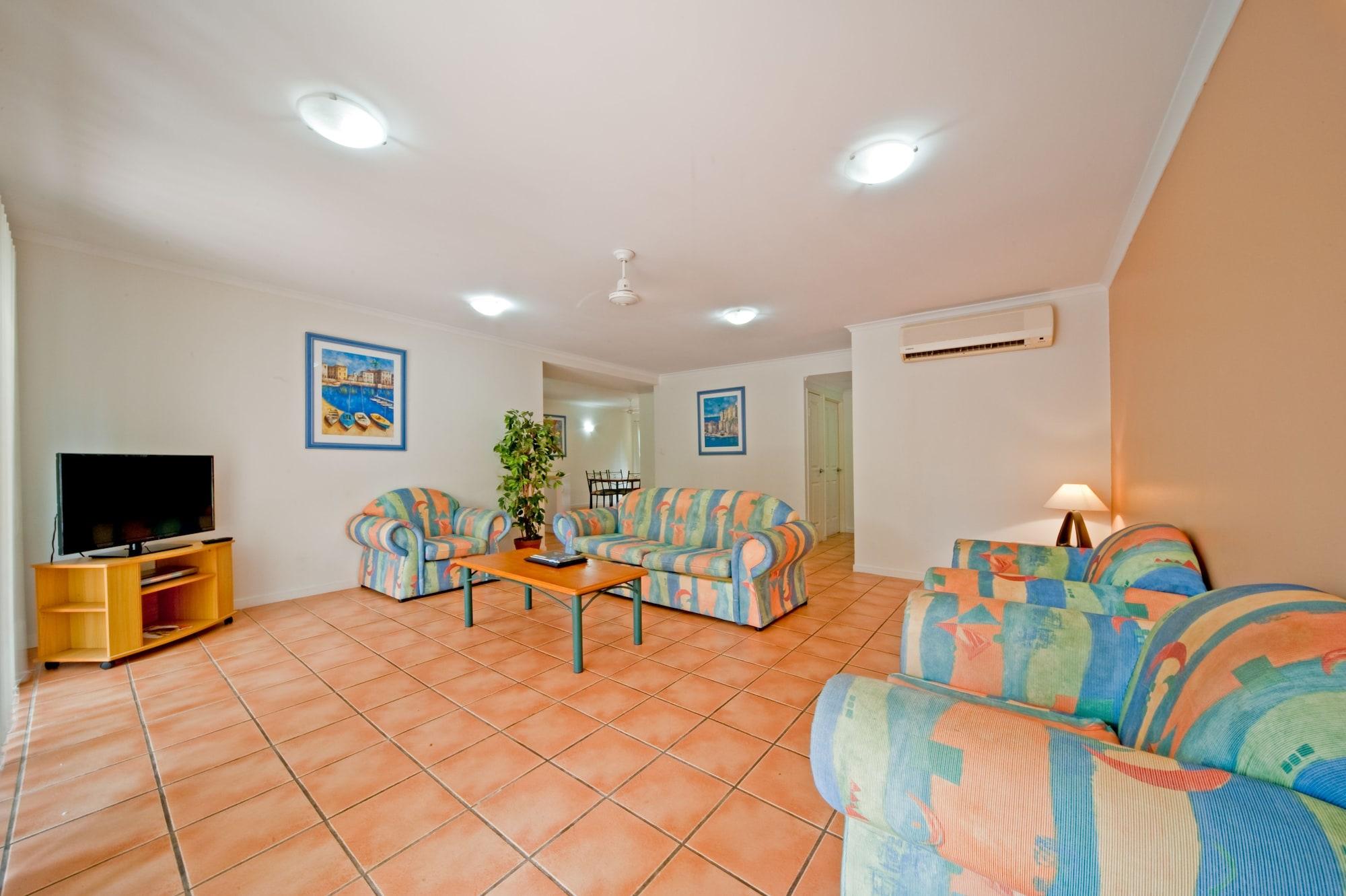 At Beach Court Holiday Villas Airlie Beach Exterior photo