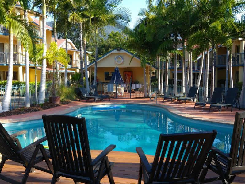 At Beach Court Holiday Villas Airlie Beach Exterior photo