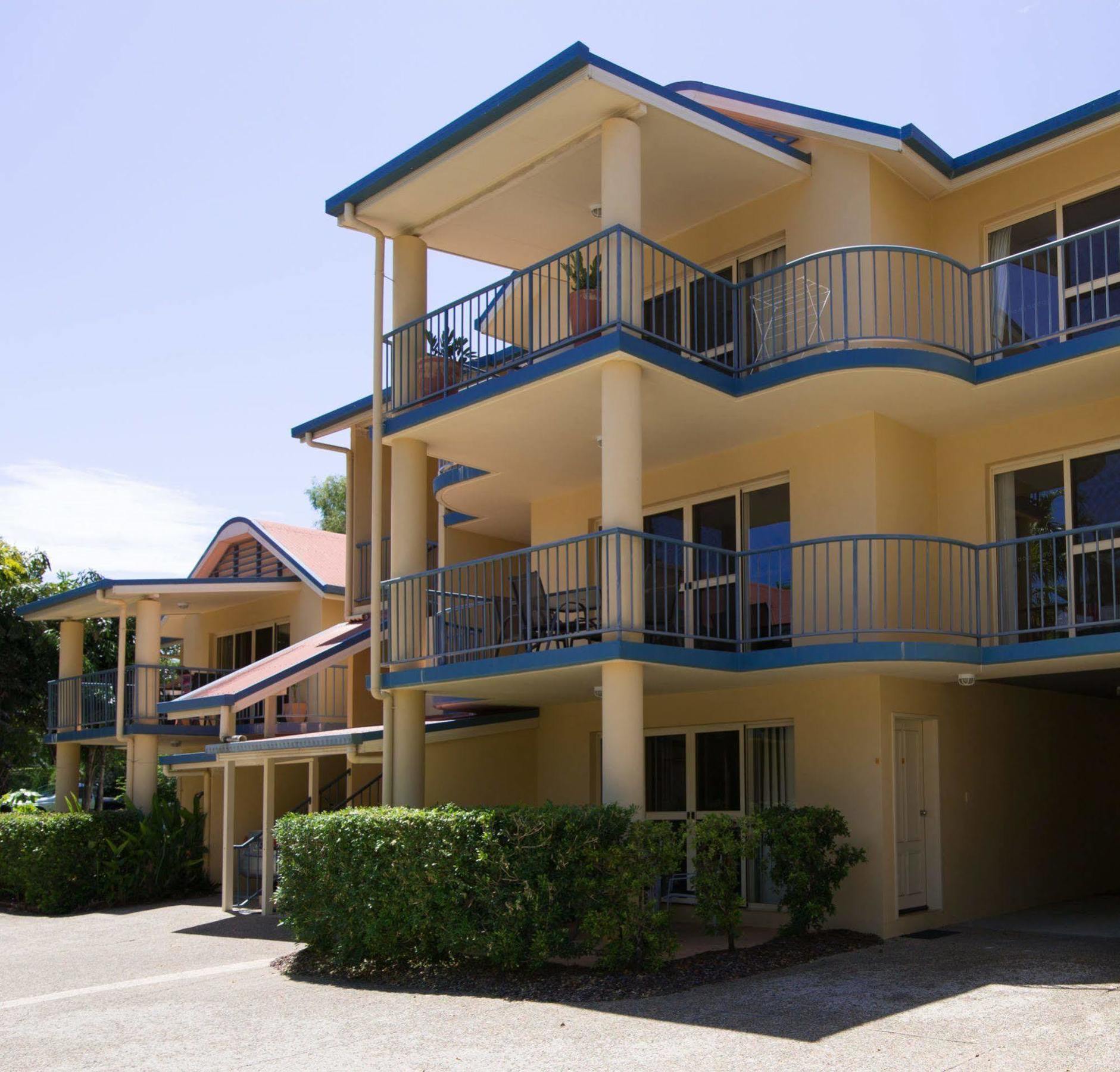 At Beach Court Holiday Villas Airlie Beach Exterior photo