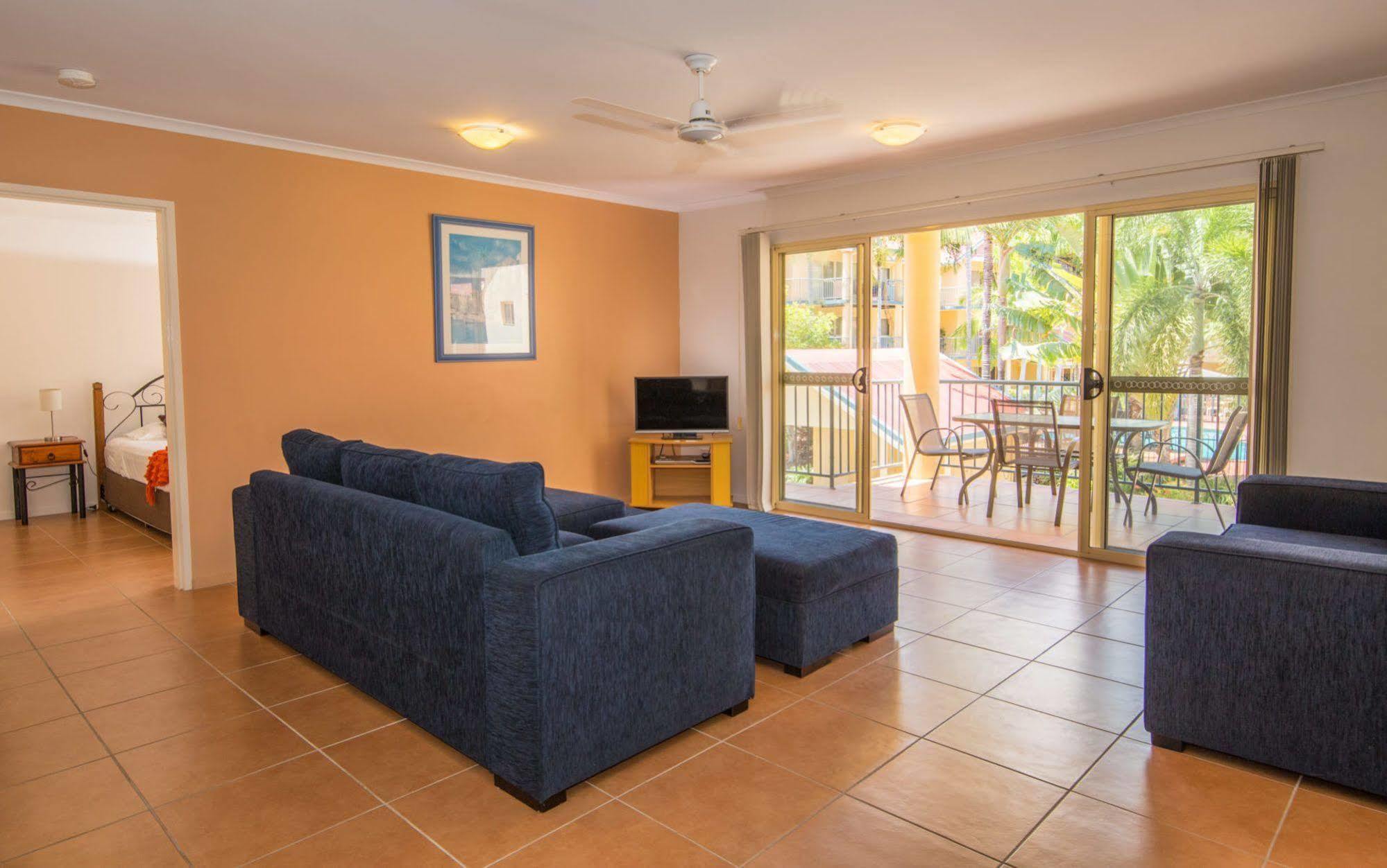 At Beach Court Holiday Villas Airlie Beach Exterior photo