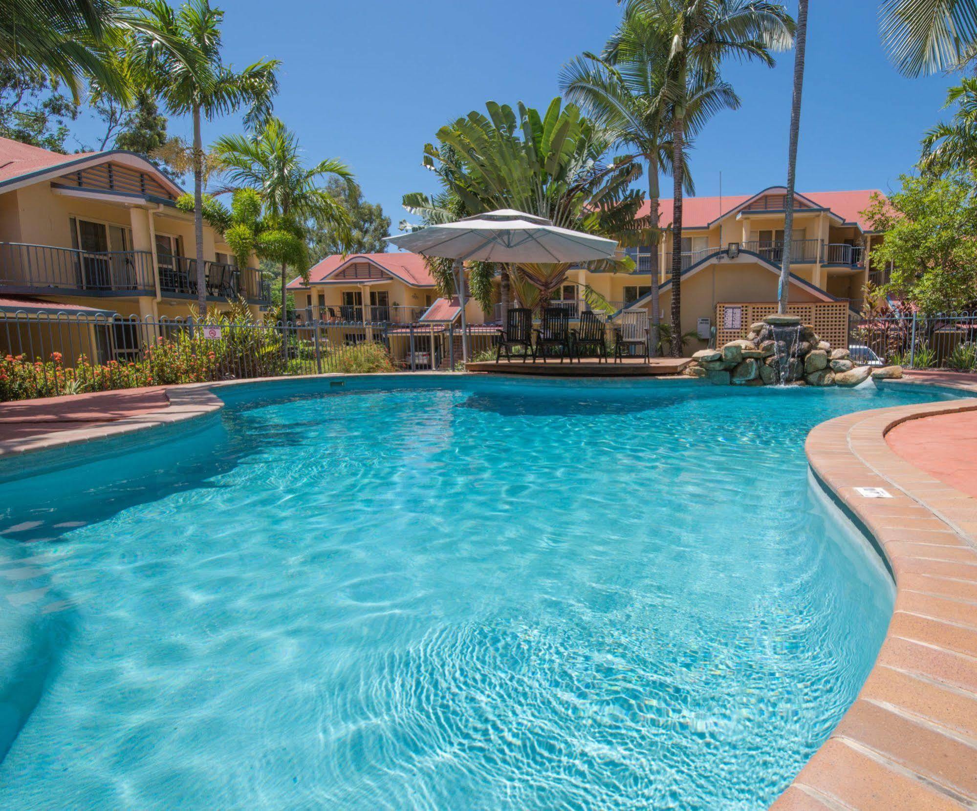 At Beach Court Holiday Villas Airlie Beach Exterior photo