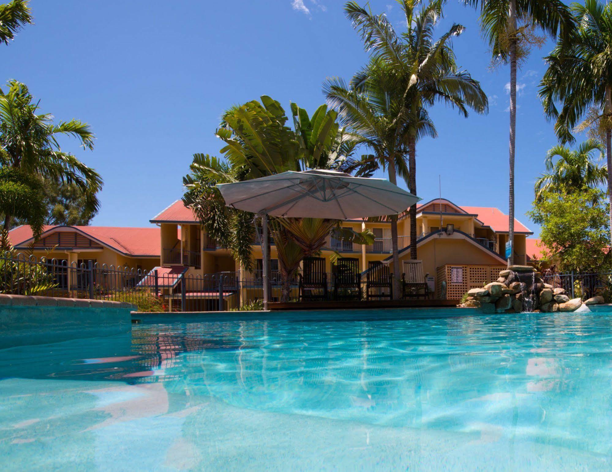 At Beach Court Holiday Villas Airlie Beach Exterior photo