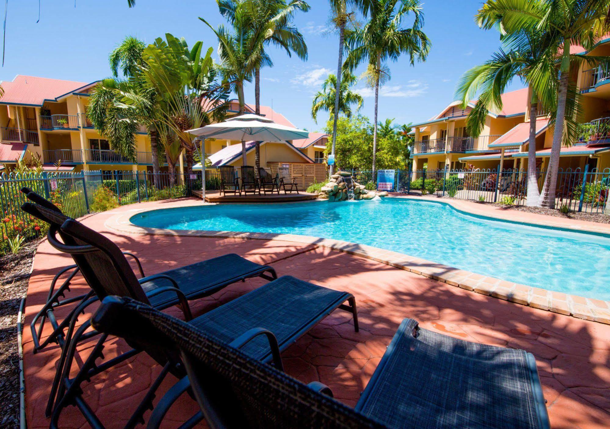 At Beach Court Holiday Villas Airlie Beach Exterior photo