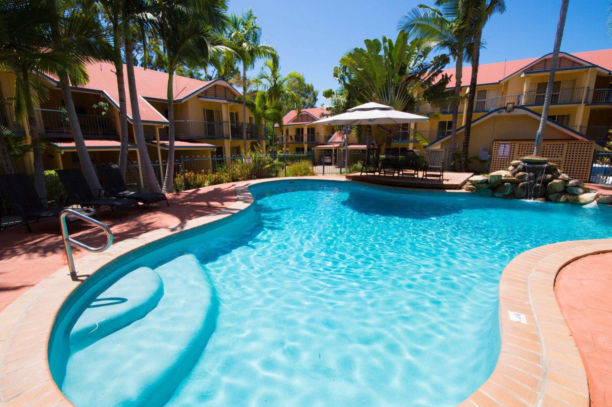 At Beach Court Holiday Villas Airlie Beach Exterior photo