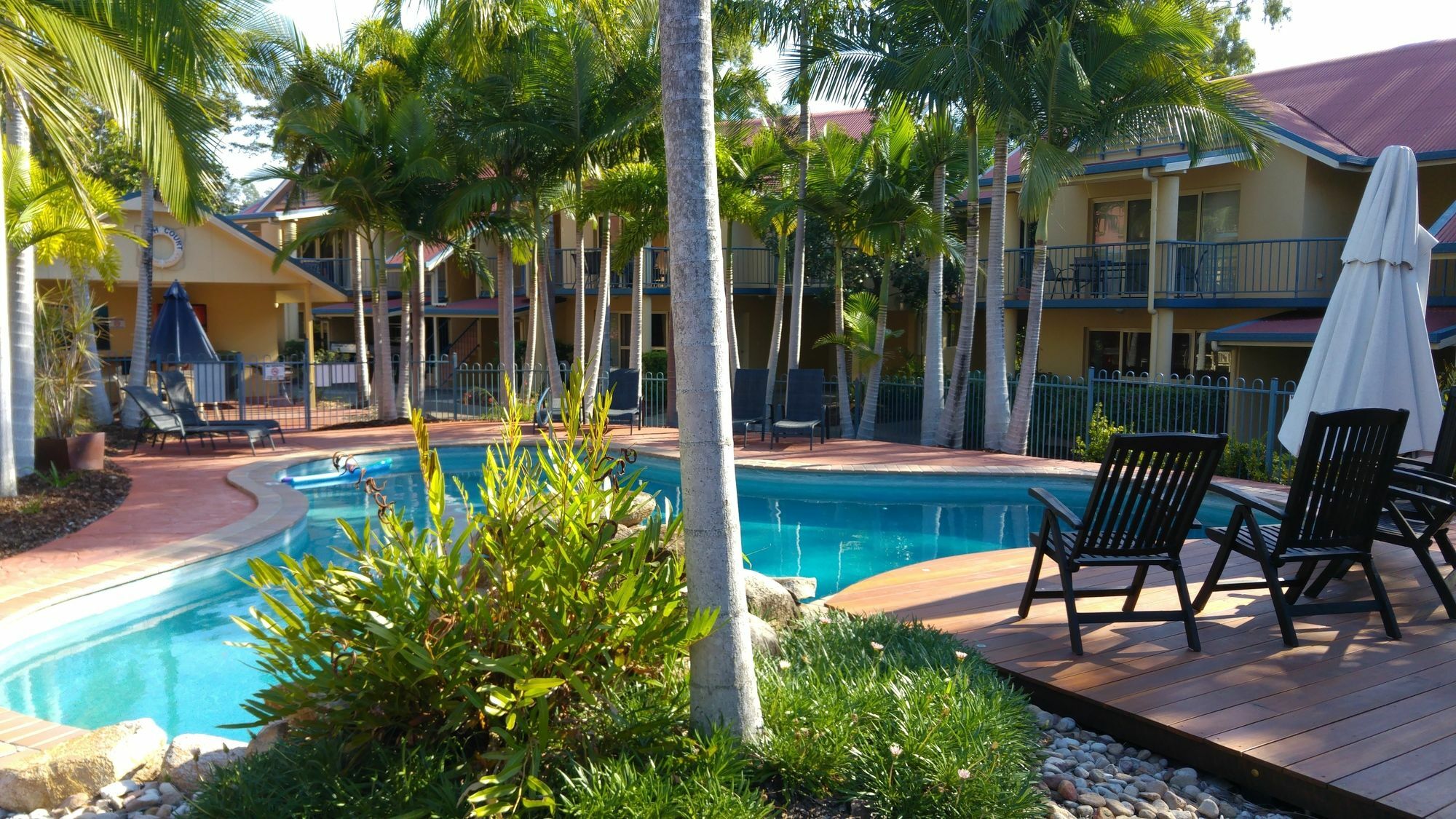At Beach Court Holiday Villas Airlie Beach Exterior photo