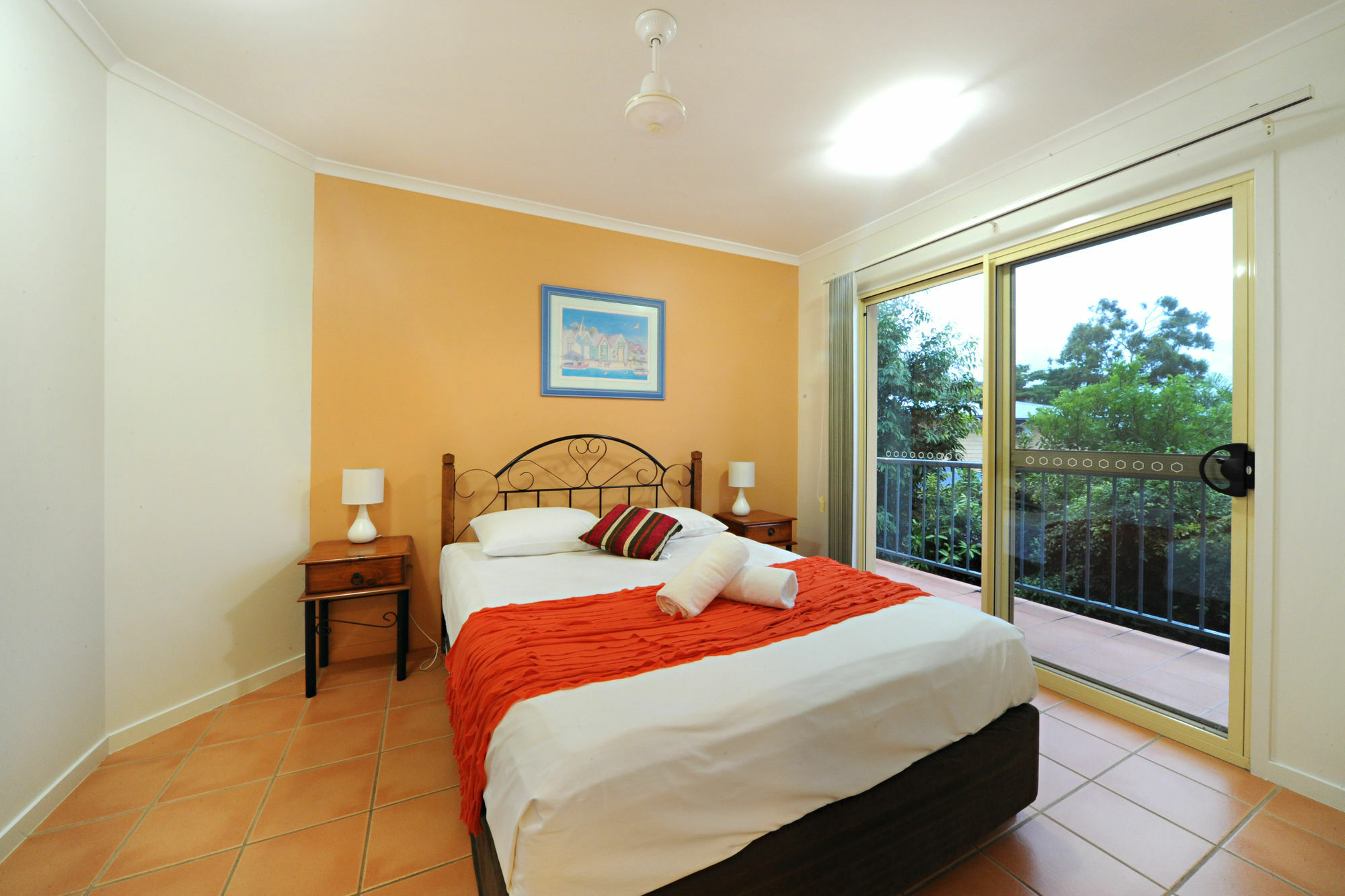 At Beach Court Holiday Villas Airlie Beach Exterior photo
